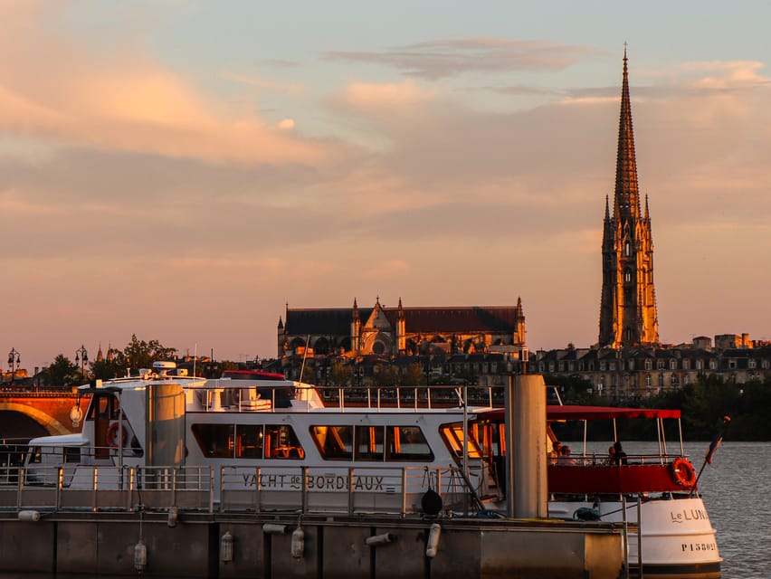 Bordeaux: Garonne River Yacht Cruise with Brunch - What happens during the two-hour cruise