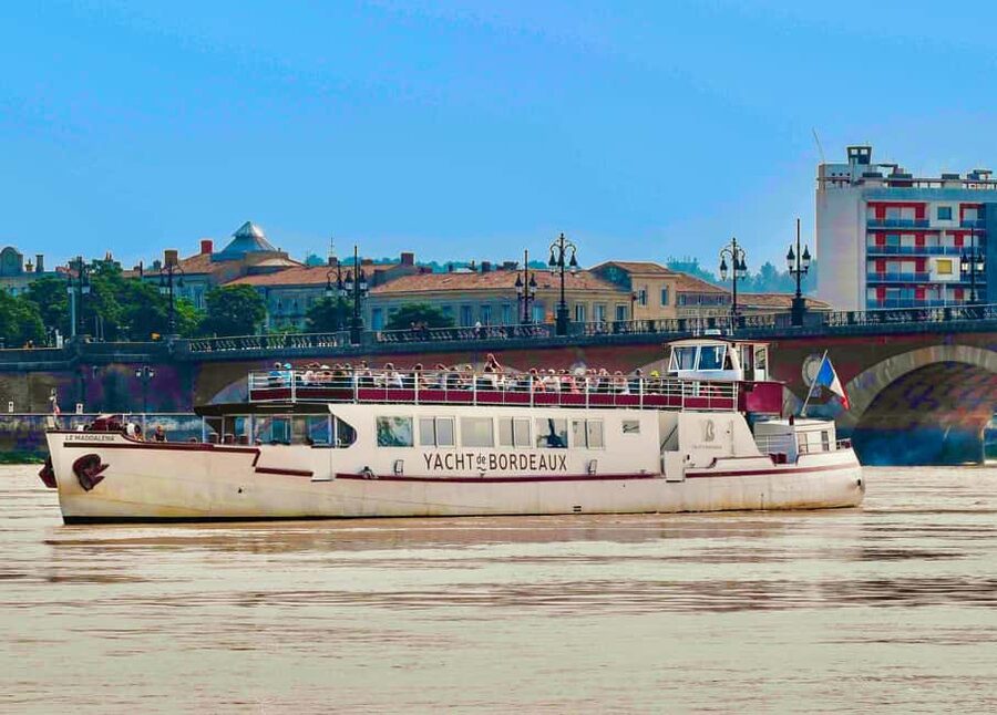 Bordeaux: River Garonne Cruise with Glass of Wine and Canelé - Why a Garonne cruise is a smart way to see Bordeaux