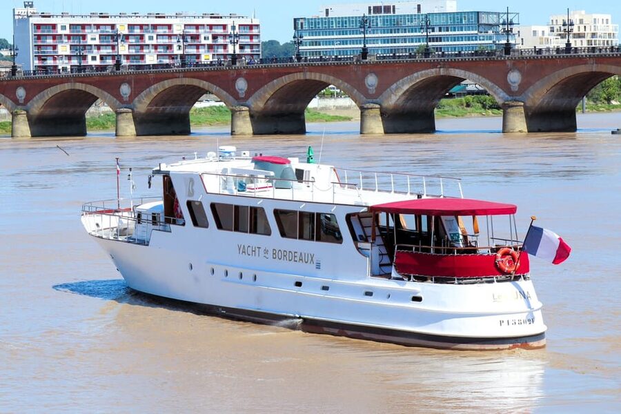 Bordeaux: River Garonne Cruise with Glass of Wine and Canelé - What the boat is like during the 90 minutes