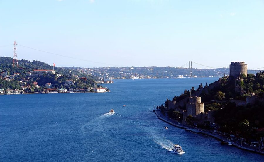 Bosphorus Cruise and Two Continents Tour with Local Guide - The Spice Bazaar, Istanbul’s fragrant market