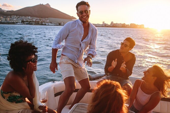Bosphorus Evening Cruise: Dinner, Live Shows & Private Table - What this Bosphorus dinner cruise feels like