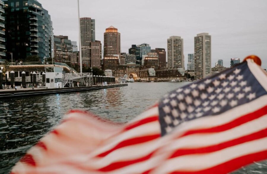 Boston: Harbor and Charles River Architecture Boat Tour - Who will enjoy this two-hour cruise