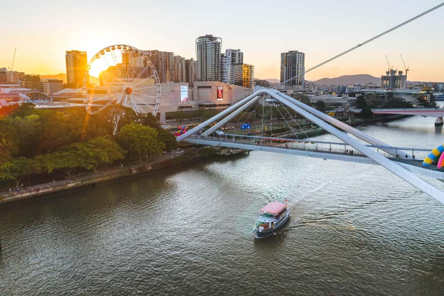 Brisbane: Cruise to Lunch Package: 10:30am-2pm (3.5hr) - The 400-metre walk to Breakfast Creek Hotel