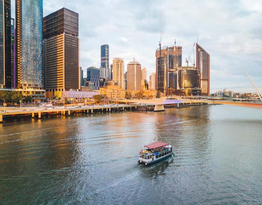 Brisbane: Midday 1.5-Hour Sightseeing Cruise 12.30pm-2.00pm - Seeing Brisbane from its main thoroughfare