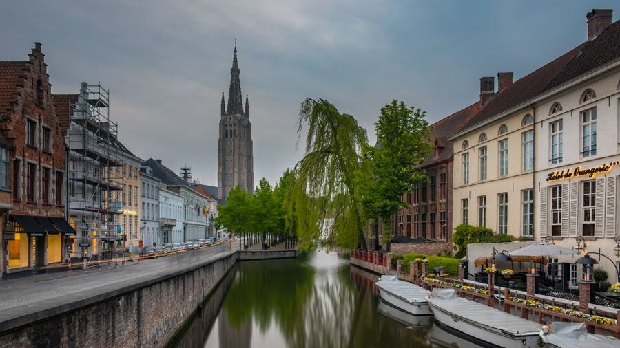Bruges: Walking Tour, Canal Boat Trip w/Beer Tasting Option - Bruges in one walk, from the Lake of Love to the Markt