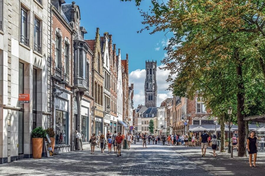 Bruges: Walking Tour, Canal Boat Trip w/Beer Tasting Option - The optional four-beer tasting