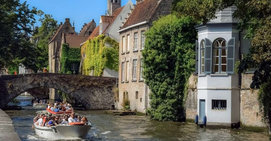 Bruges: Walking Tour, Canal Boat Trip w/Beer Tasting Option - How much value do you get for $41?