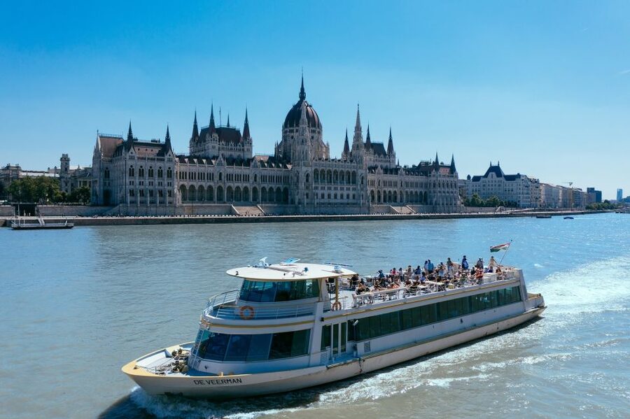 Budapest: 1-hour Sightseeing Danube River Cruise - Castle Hill, Matthias Church, and Fisherman’s Bastion