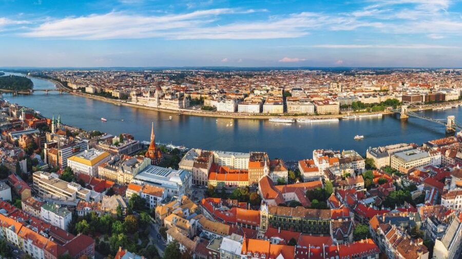 Budapest: 1-hour Sightseeing Danube River Cruise - Seating, Wi-Fi, and the onboard experience