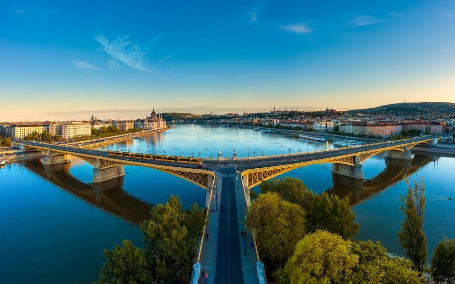 Budapest: 1-hour Sightseeing Danube River Cruise - Finding Vigadó tér Dock 6