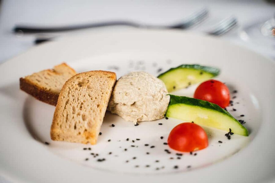 Budapest: 4-Course Dinner River Cruise with Live Folk Music - Who should book this cruise