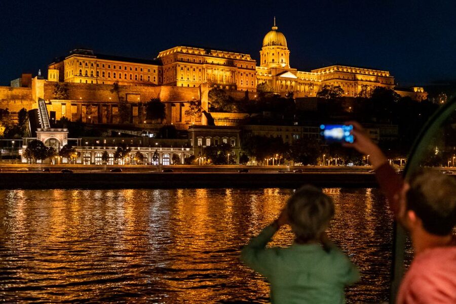 Budapest: Candlelit Dinner River Cruise with Live Music - Boarding at Dock 7 for a night on the Danube