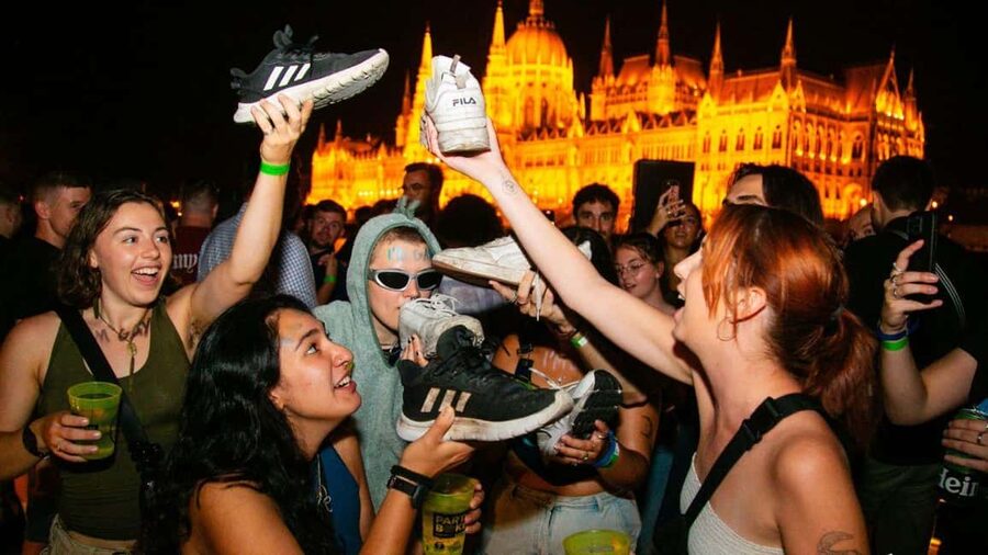 Budapest: Danube Beat Party Cruise with DJ & Drink Packages - A Budapest night out that happens on the river