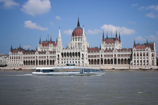 Budapest Danube Cruise with Drink, Audio Guide, Margaret Island - Buda Castle and the Royal Palace from the water