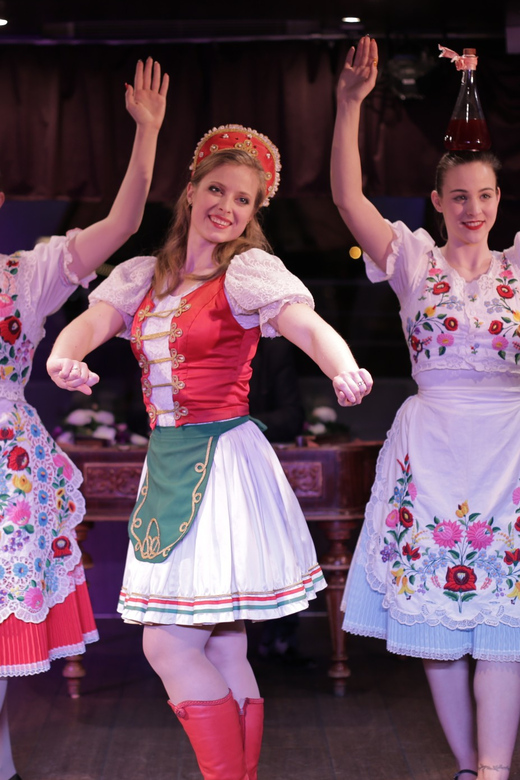 Budapest: Danube Cruise with Folk Dancing and Drinks - Why the Danube works so well after dark