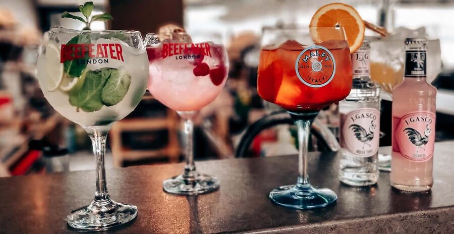 Budapest: Danube Cruise with Folk Dancing and Drinks - Where to sit if you want to see the dancers