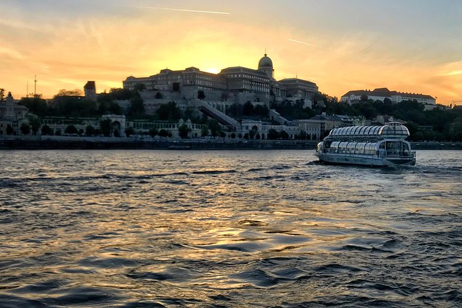Budapest Danube River Candlelit Dinner Cruise with Live Music - Live music and the mood on board