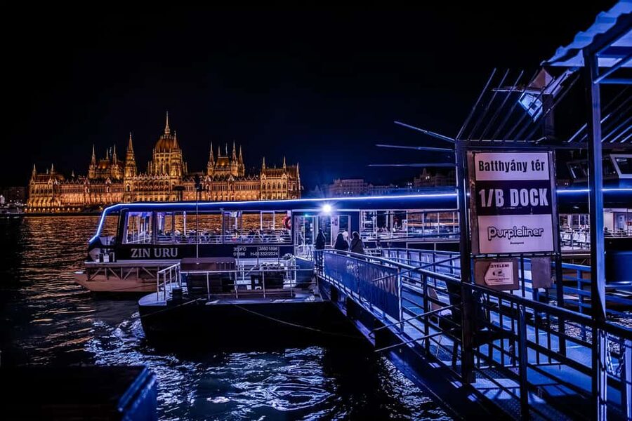 Budapest: Danube River Sightseeing Cruise with Audio Guide - Choose your departure time with care