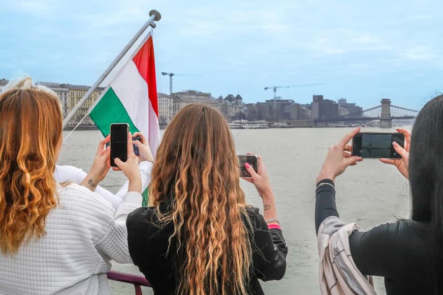 Budapest: Danube River Sightseeing Cruise with Audio Guide - Who should book this cruise?