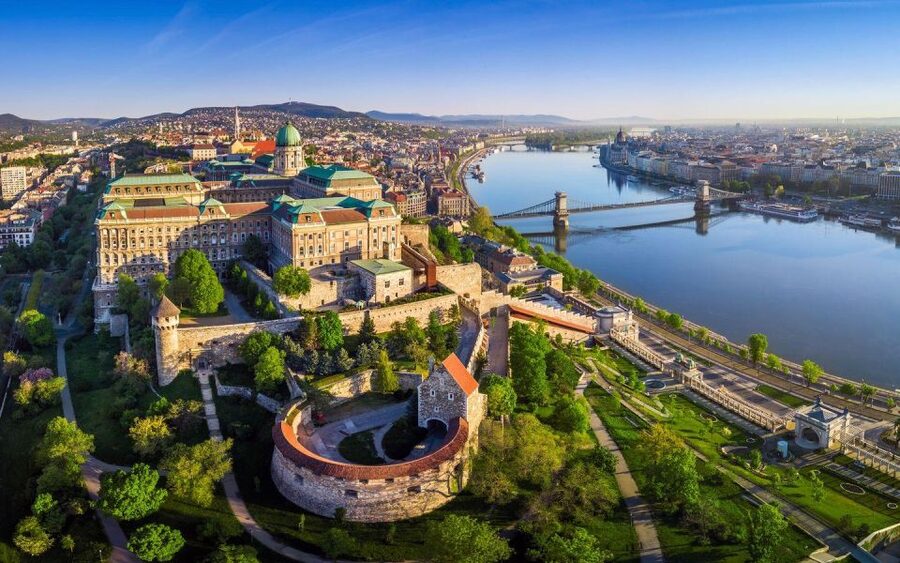 Budapest: Day or Night River Cruise on Panoramic Boat - Why the Danube is the right place to see Budapest