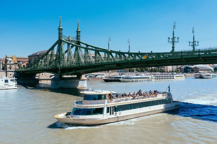 Budapest: Day or Night River Cruise on Panoramic Boat - Castle Hill, Matthias Church, and Fisherman’s Bastion