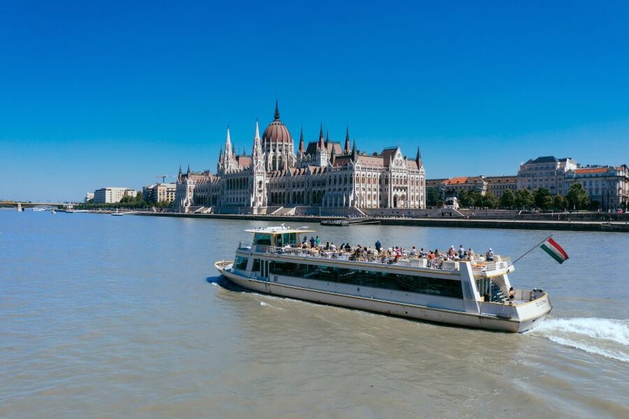 Budapest: Day or Night River Cruise on Panoramic Boat - Universities, Central Market Hall, and the return trip