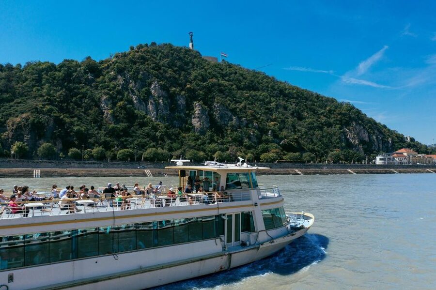 Budapest: Day or Night River Cruise on Panoramic Boat - Finding Vigadó Dock 6 in central Budapest
