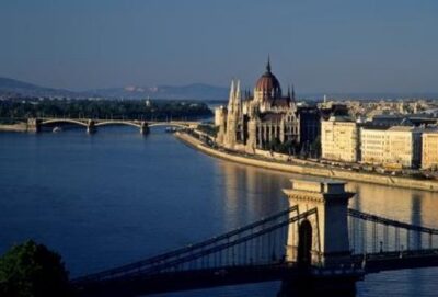 Budapest Evening Cruise with Entertainment and Drink Options