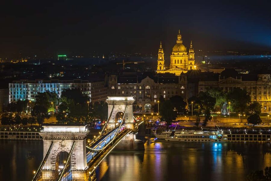 Budapest Night Tour in Spanish and Danube Boat Ride (optional) - Parliament, Imre Nagy, and Rákóczi II