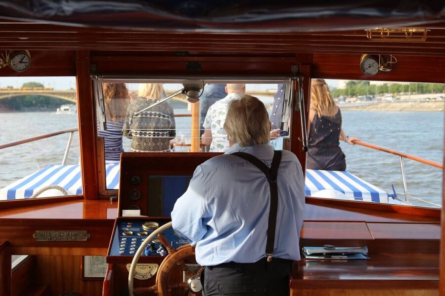 Budapest: Private Danube Yacht Cruise with Welcome Drink - Key points to know before booking