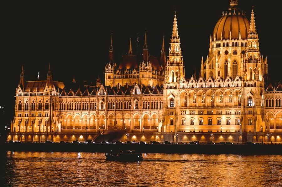 Budapest: Private Danube Yacht Cruise with Welcome Drink - The signature view below Margaret Bridge