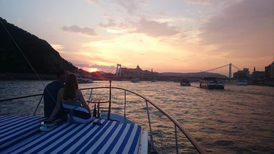 Budapest: Private Danube Yacht Cruise with Welcome Drink - Through downtown and toward Gellért Hill