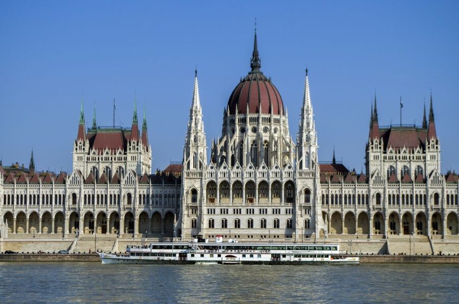 Budapest: Sightseeing Cruise on the Danube - Live music, ship interiors, and the engine room