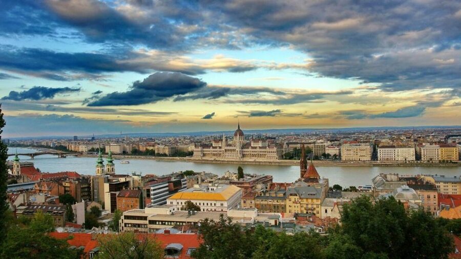 Budapest: Sightseeing Cruise on the Danube - Choosing noon, sunset, or night