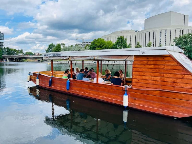 Bydgoszcz: River Cruise with local Wine and Cheese Tasting - Comfort in cool weather and practical limits