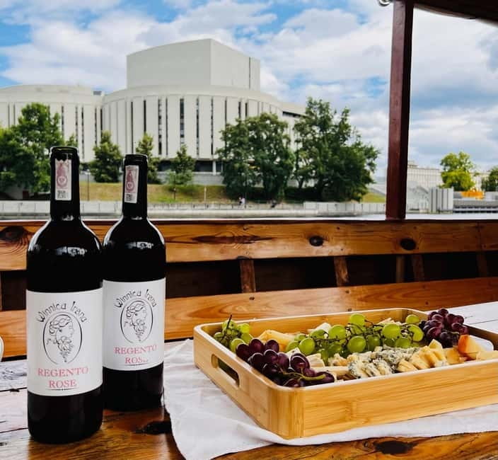 Bydgoszcz: River Cruise with local Wine and Cheese Tasting - One hour along the Brda River