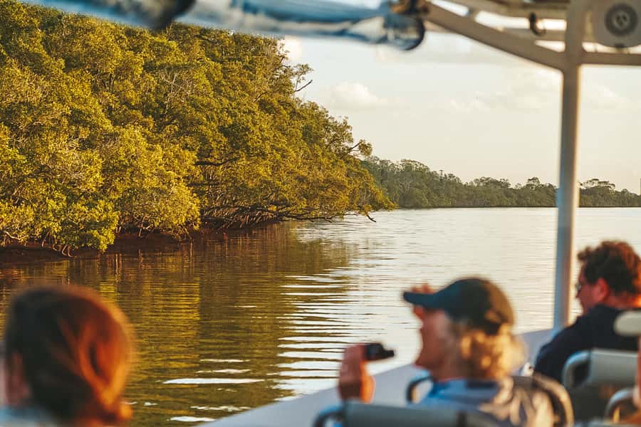 Byron Bay: Scenic Sunset River Cruise - Sunset photography without overplanning