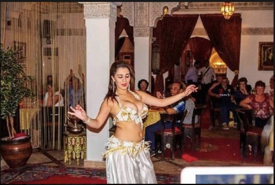 Cairo: Nile River Dinner Cruise with Belly Dance and Tanoura - What the evening really offers