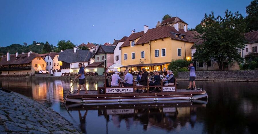 Český Krumlov: Advent Wooden Raft River Cruise - A short cruise with a very local feel