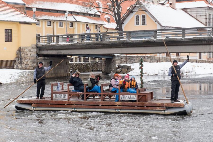 Český Krumlov: Advent Wooden Raft River Cruise - Should you book the Český Krumlov raft cruise?