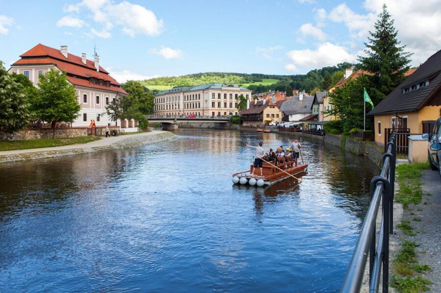 Český Krumlov: Wooden Raft River Cruise - Why the Vltava is the right place to see Český Krumlov