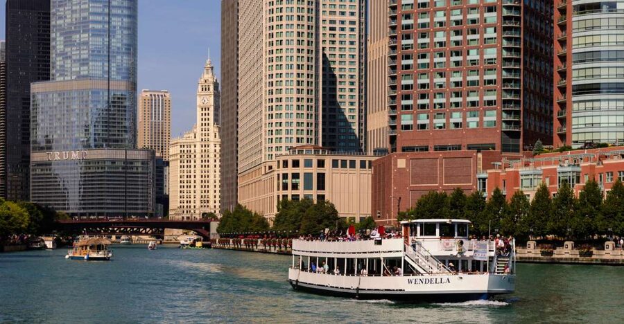 Chicago: 45-Minute Family-Friendly Architecture River Cruise - The opening stretch along the river