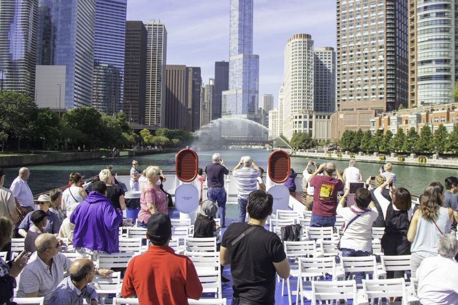 Chicago: 45-Minute Family-Friendly Architecture River Cruise - Food, drinks, and the onboard atmosphere