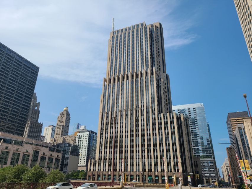 Chicago: 45-Minute Family-Friendly Architecture River Cruise - How the guides shape the experience