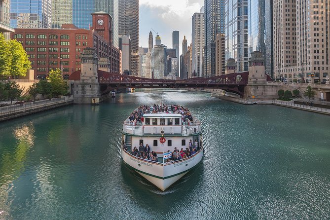 Chicago Architecture Center River Cruise aboard First Lady - Why this Chicago river cruise is worth your time