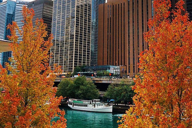 Chicago Architecture Center River Cruise aboard First Lady - The Chicago River tells the city’s story