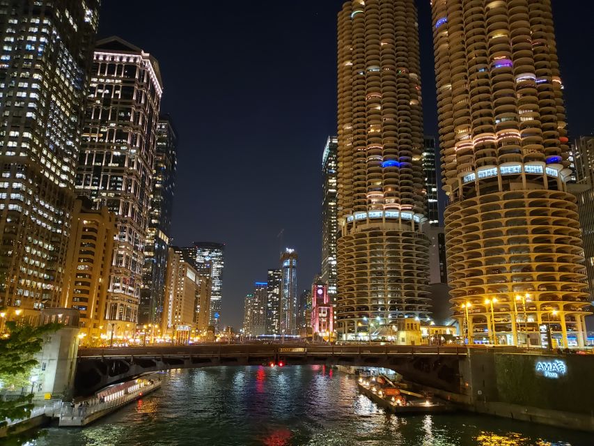 Chicago by Night River and Lake Cruise - The main branch of the Chicago River gives you the close view