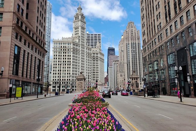 Chicago City Tour with Architecture River Cruise Option - What the guides add