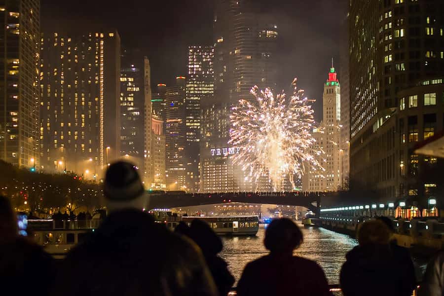 Chicago: Fireworks Cruise with Lake or River Viewing Options - Key points to know before booking