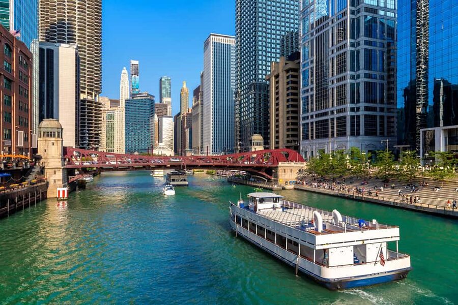 Chicago: Guided Tour with Architecture River Cruise - Seeing more than 40 landmarks from the Chicago River
